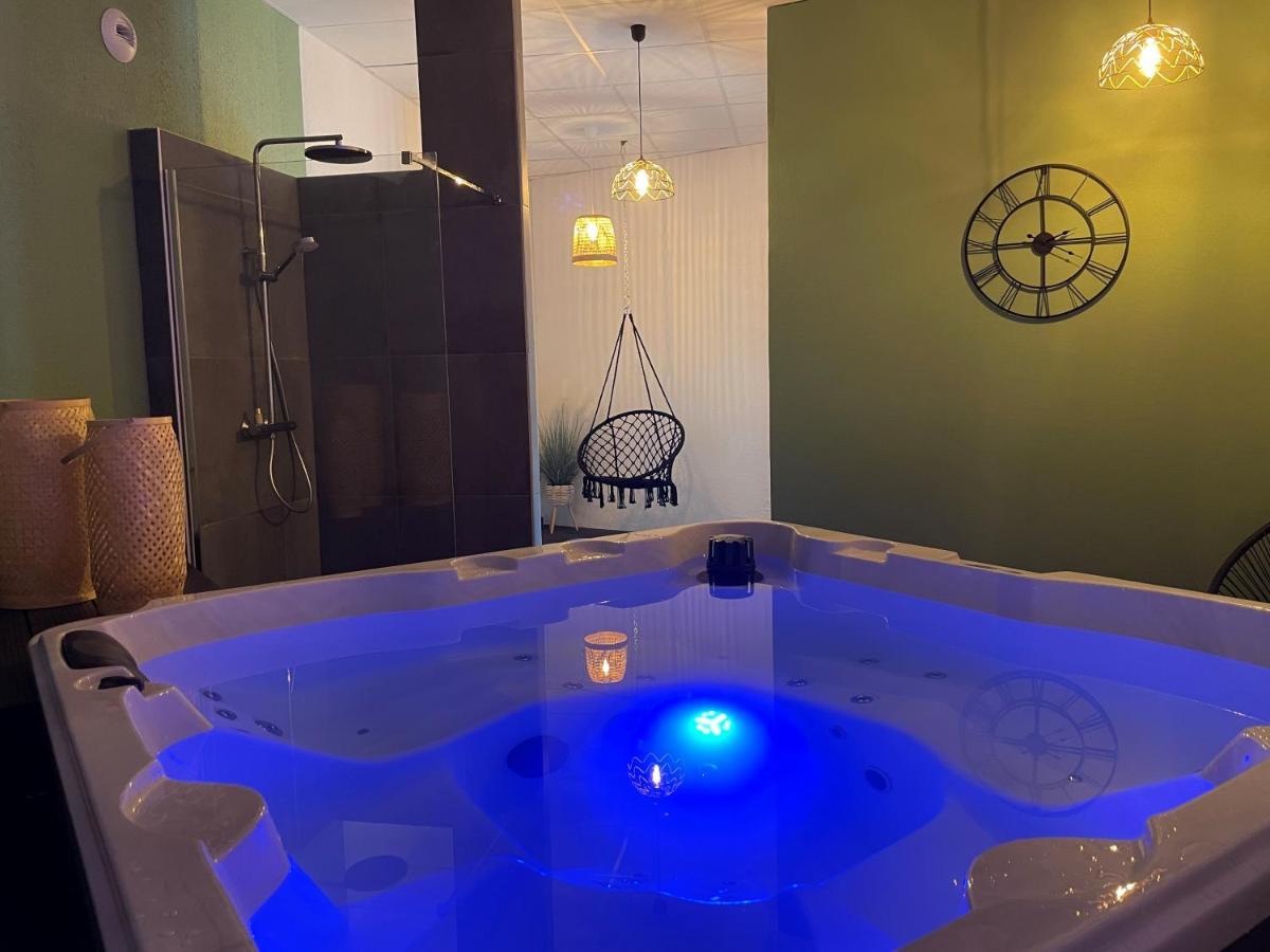 Nébouzat Logis Hotel Volcan Sancy מראה חיצוני תמונה