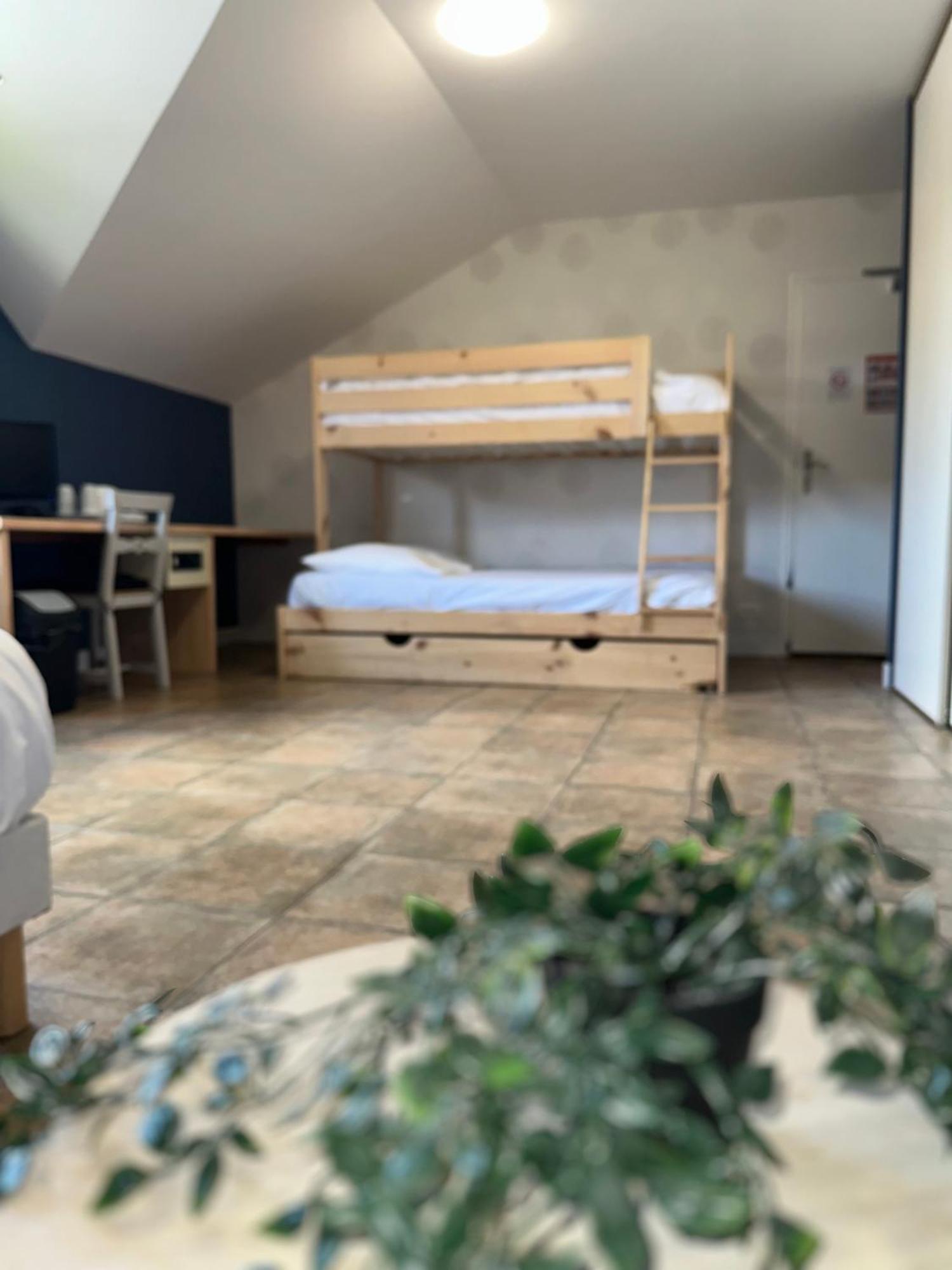 Nébouzat Logis Hotel Volcan Sancy מראה חיצוני תמונה